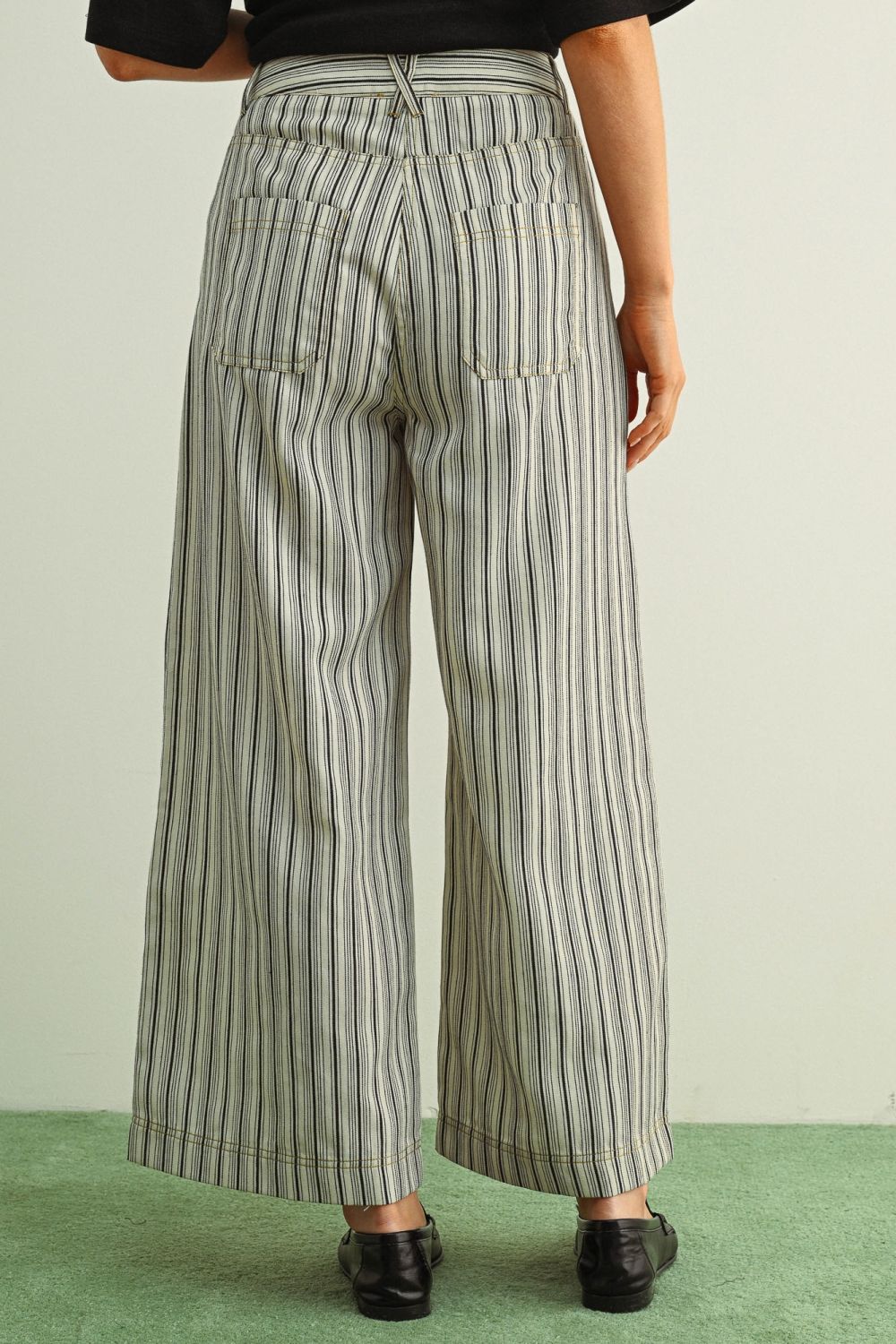 Pantalón a rayas negro