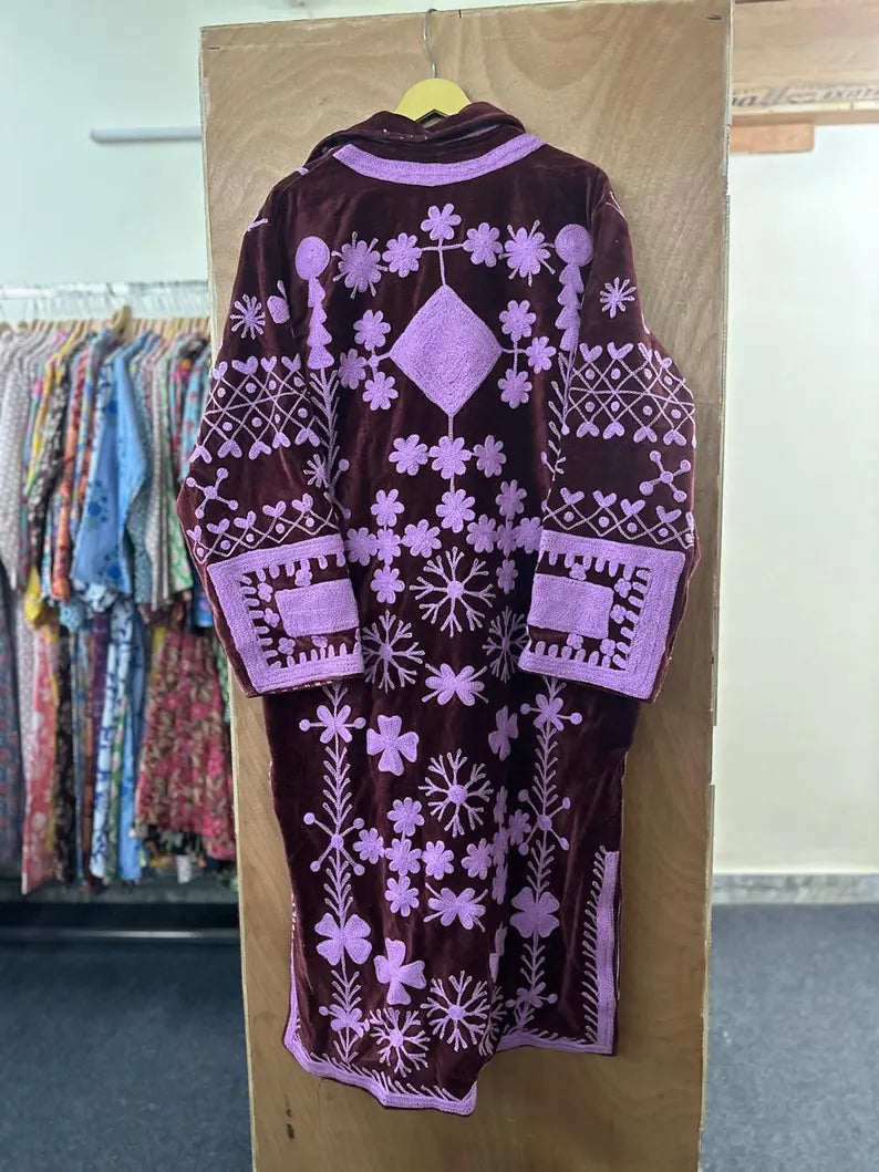Abrigo bordado terciopelo morado
