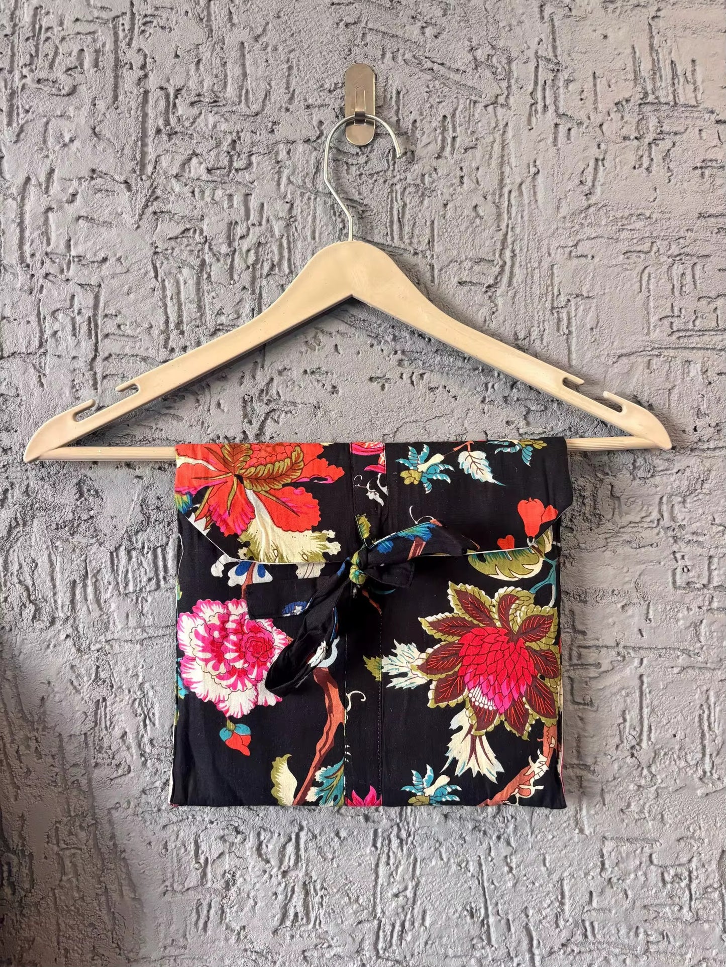 Pijama tigres y flores negro