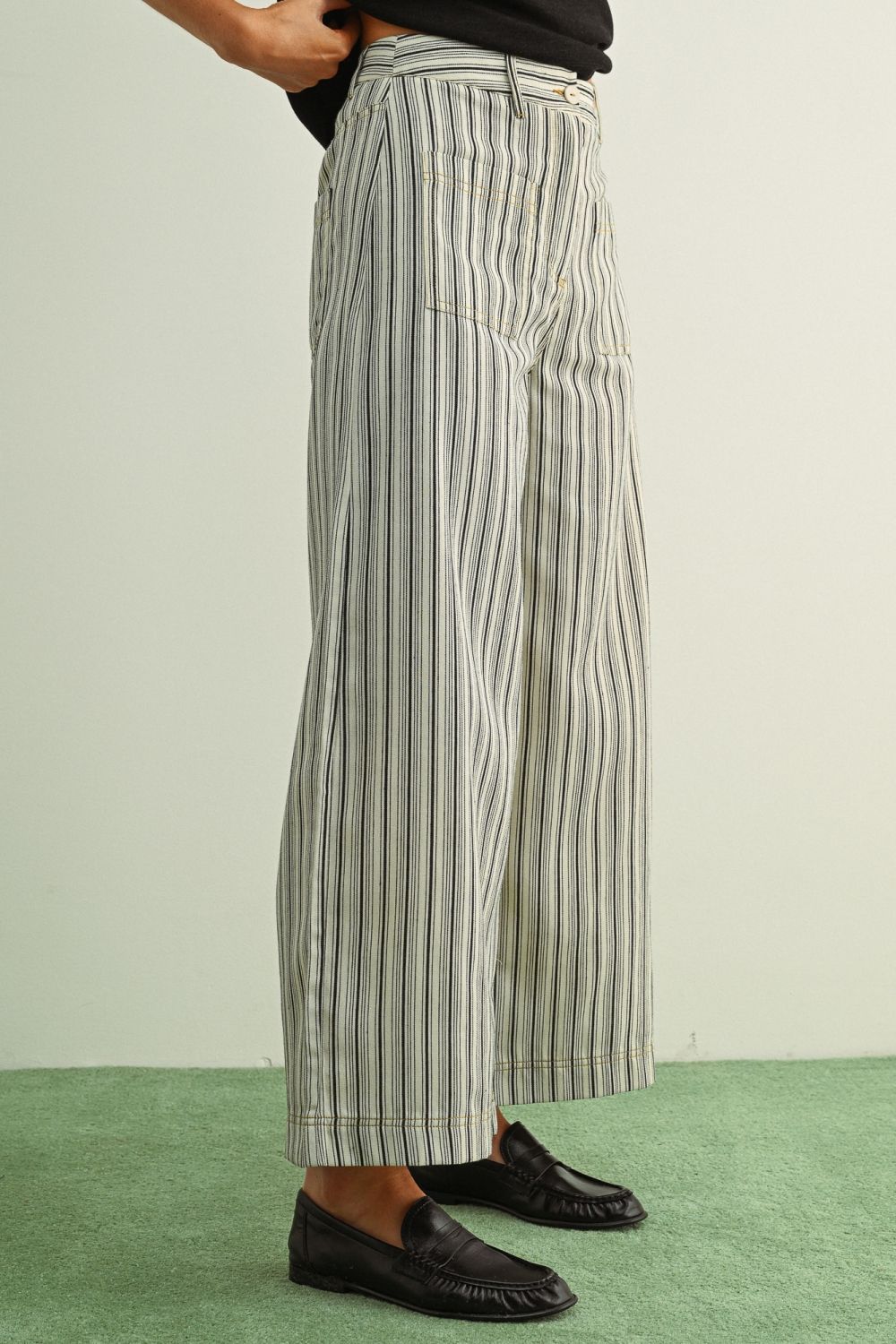 Pantalón a rayas negro