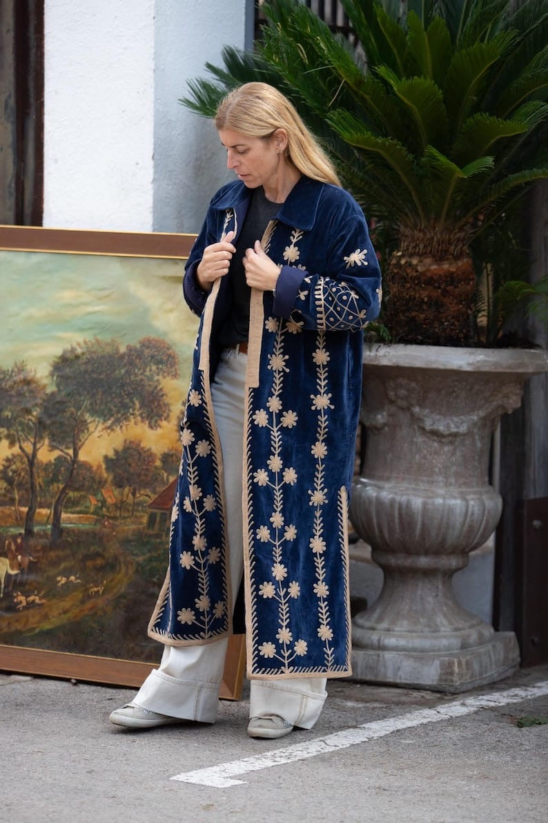 Abrigo bordado terciopelo