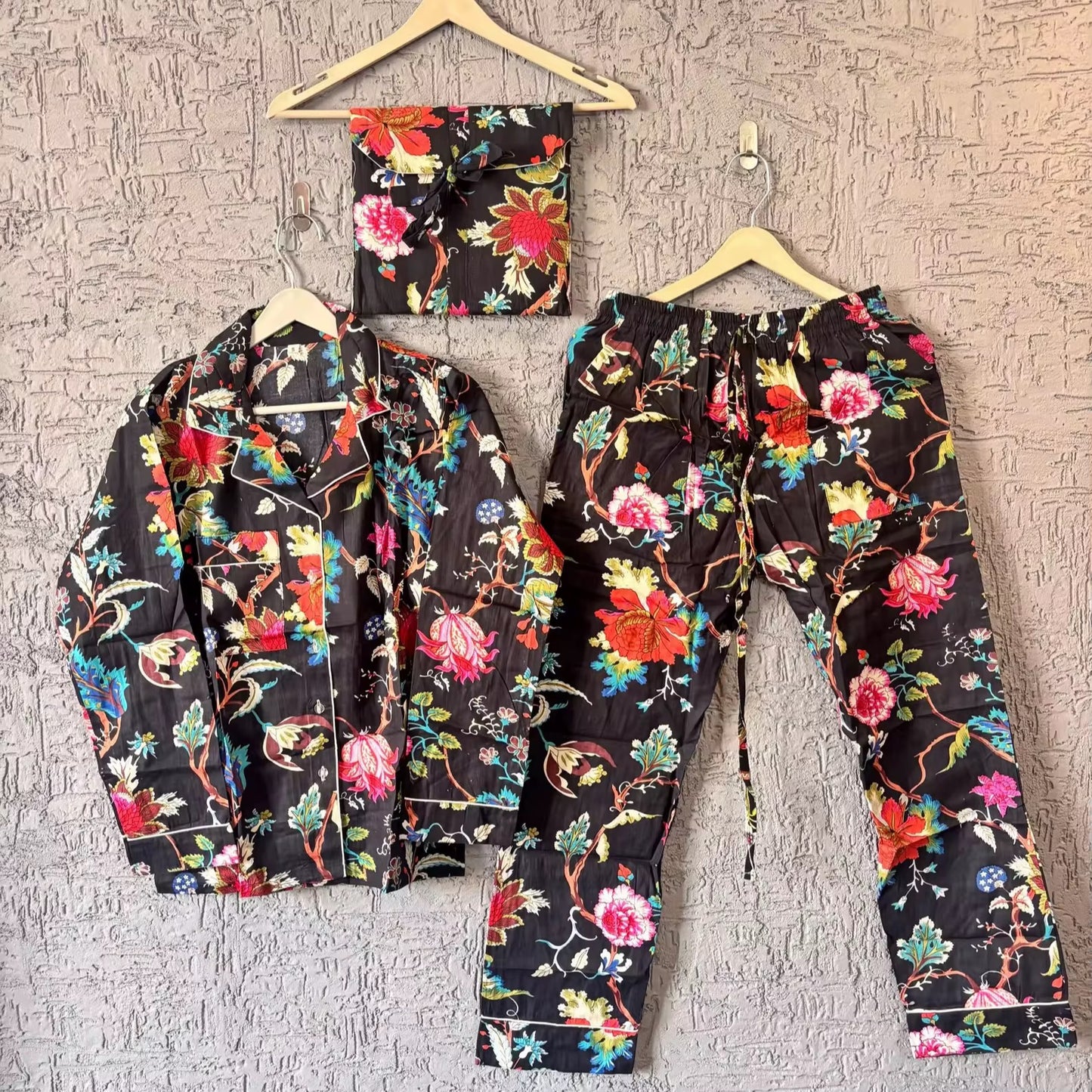 Pijama tigres y flores negro