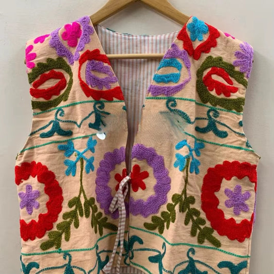 Chaleco terciopelo con bordados blanco