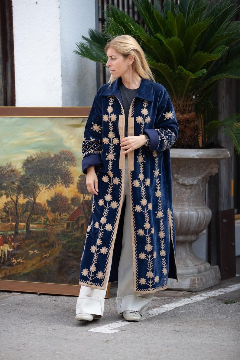 Abrigo bordado terciopelo