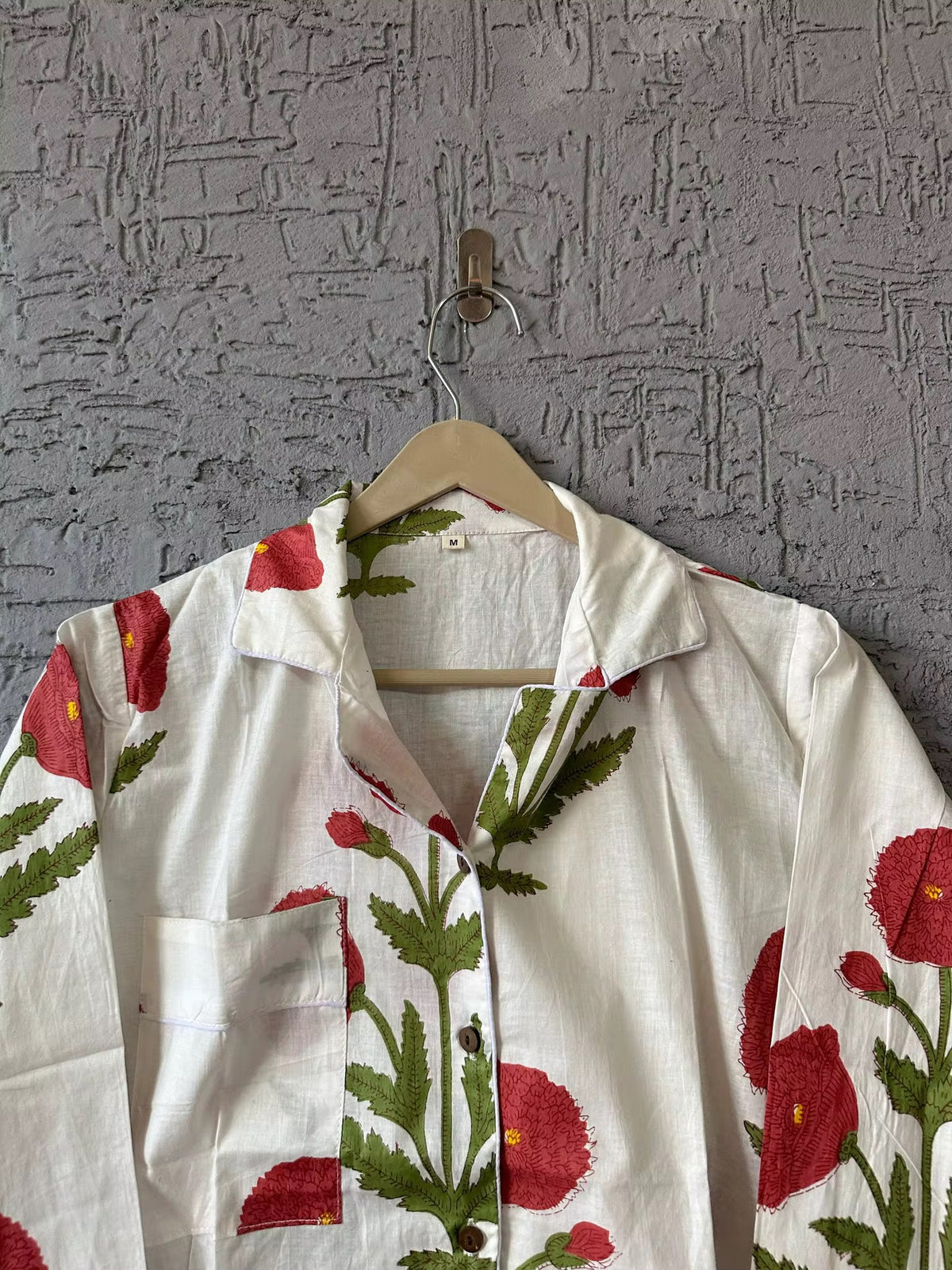 Pijama flores rojas