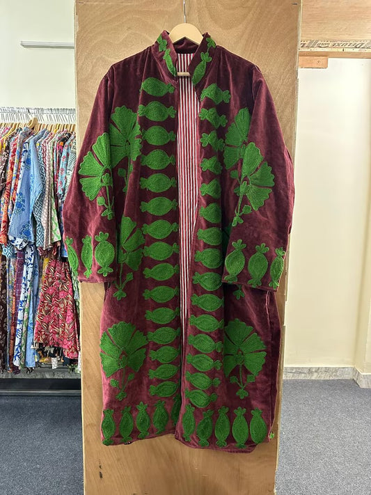 Abrigo bordado terciopelo berenjena