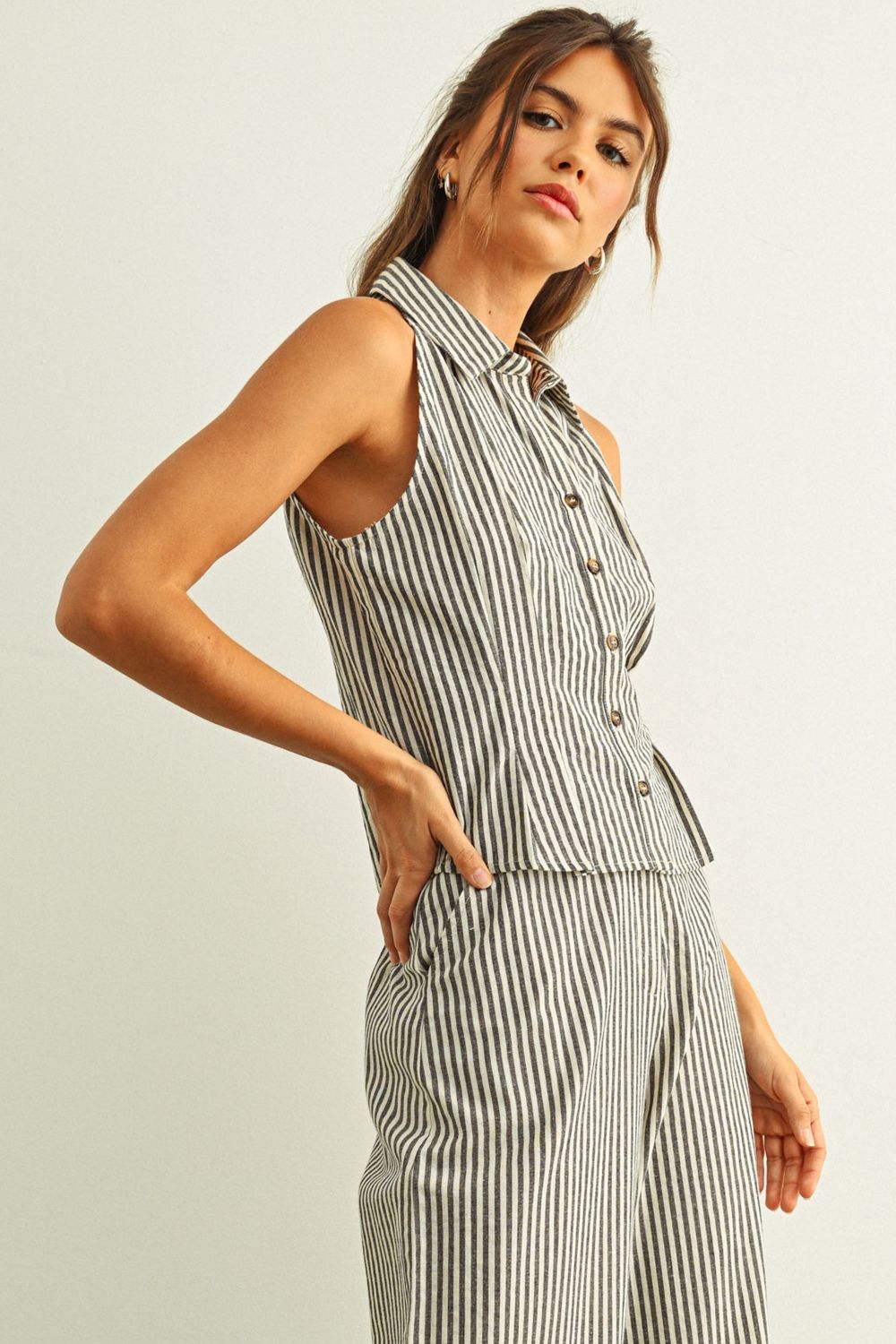 Top a rayas abotonado negro