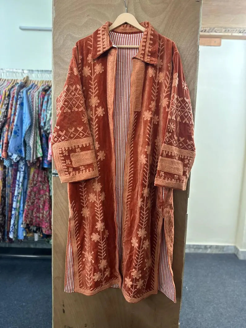 Abrigo bordado terciopelo durazno