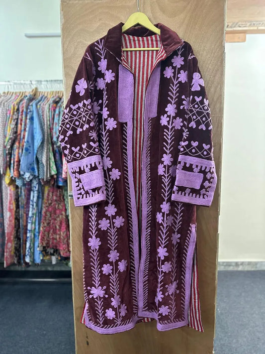 Abrigo bordado terciopelo morado