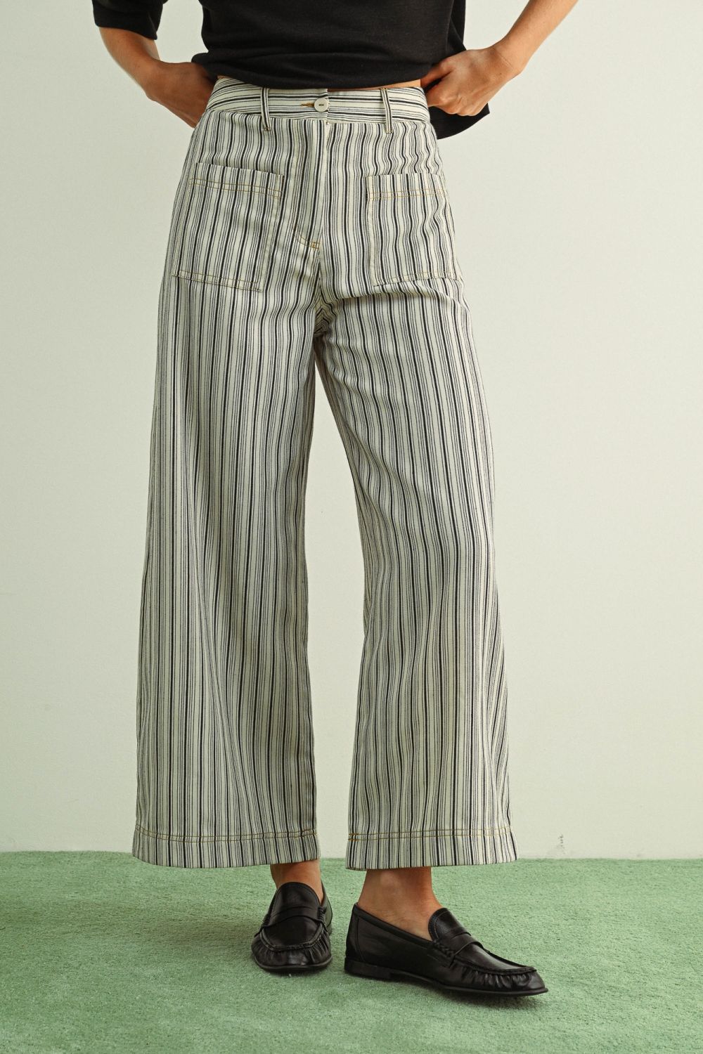 Pantalón a rayas negro