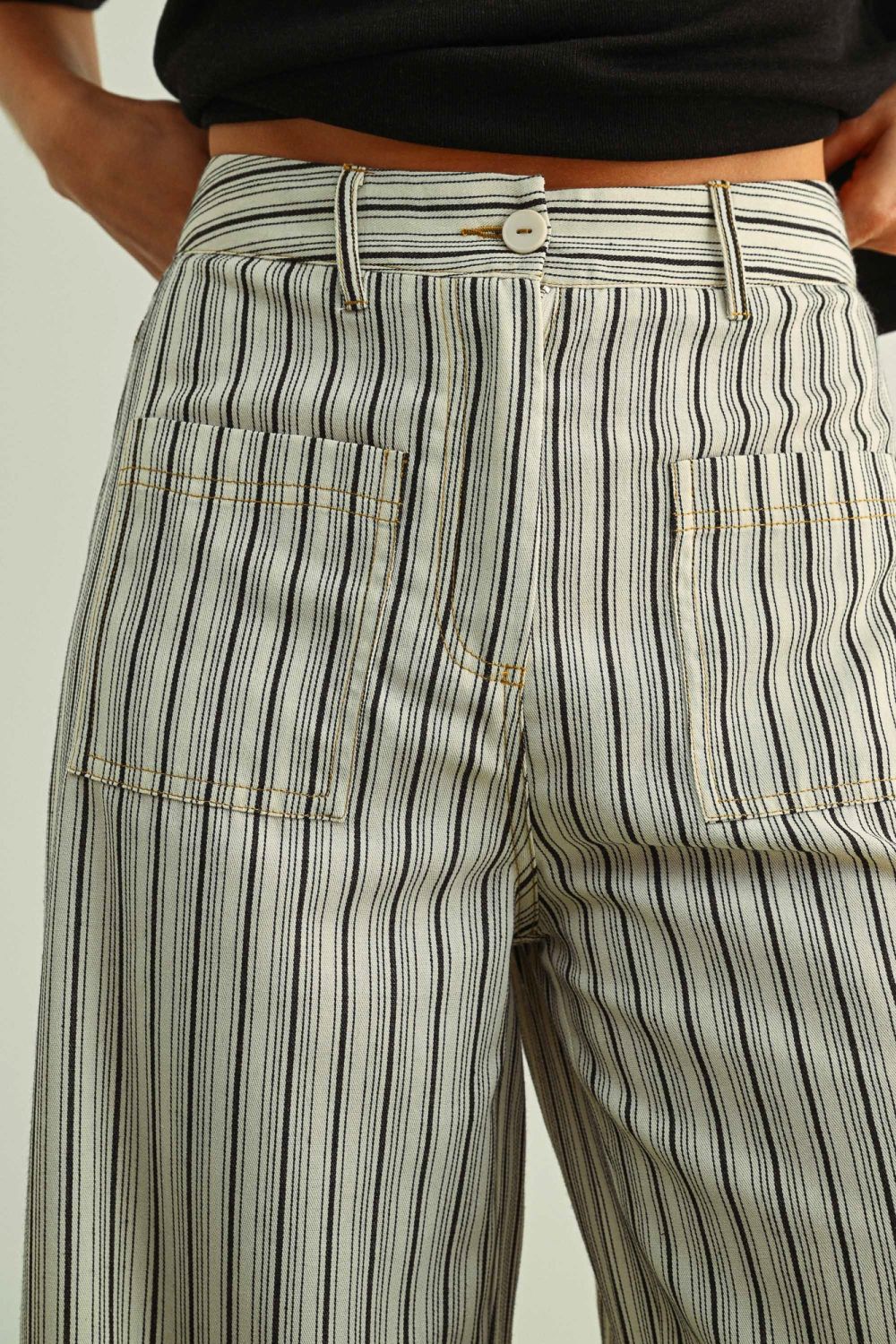 Pantalón a rayas negro