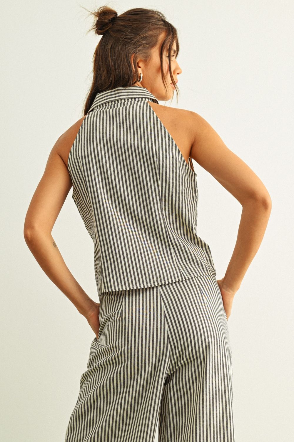 Top a rayas abotonado negro