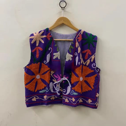 Chaleco terciopelo con bordados morado