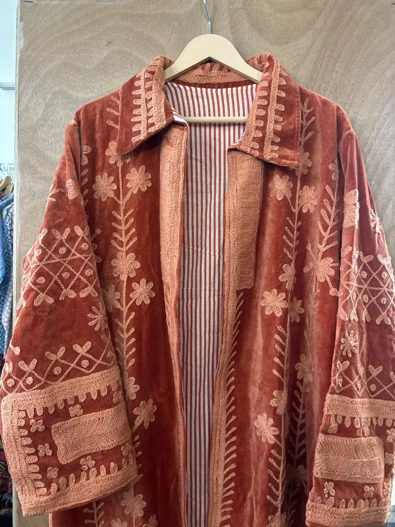 Abrigo bordado terciopelo durazno